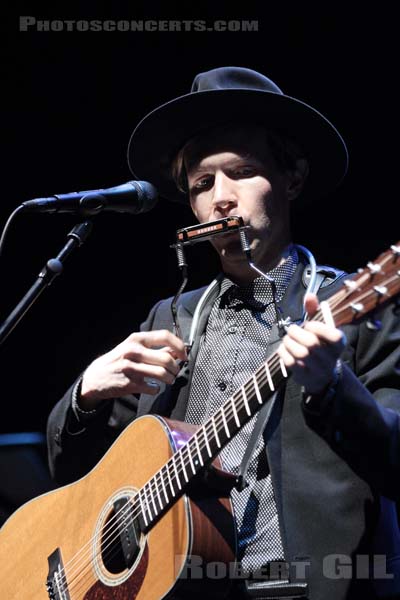 BECK - 2013-07-02 - PARIS - Cite de la Musique - Beck Hansen